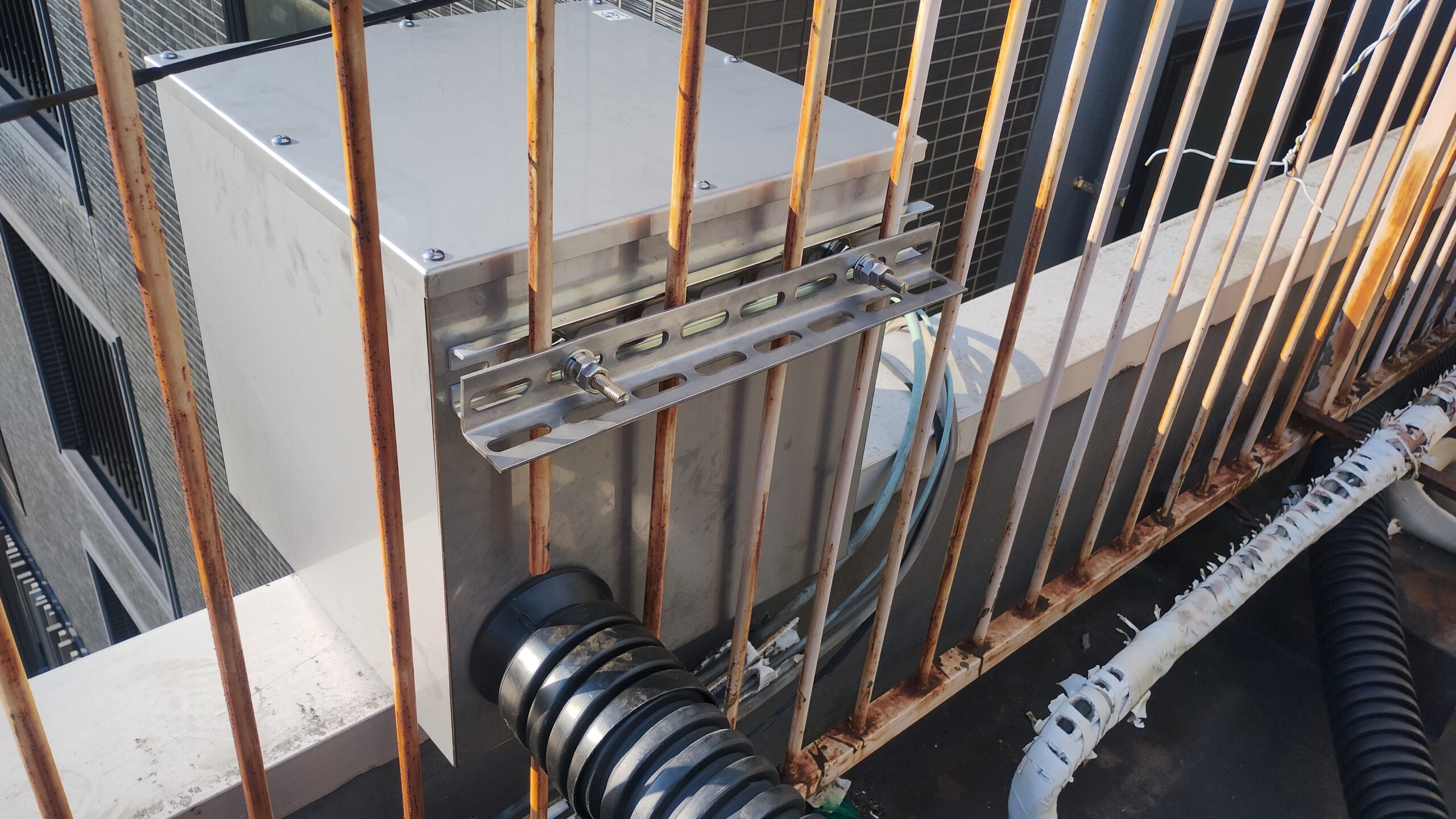 高圧ケーブル用　外部配管工事